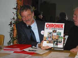 Helmut Rempp mit Jahrhundertchronik